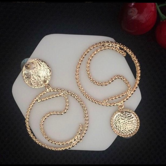 #5 Dangle Earrings - Picture 6 of 8